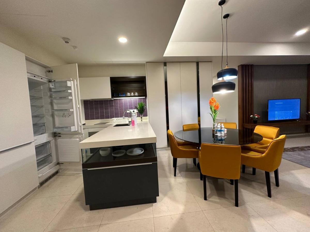 Two Bedroom Klcc With Rooftop Pool And View