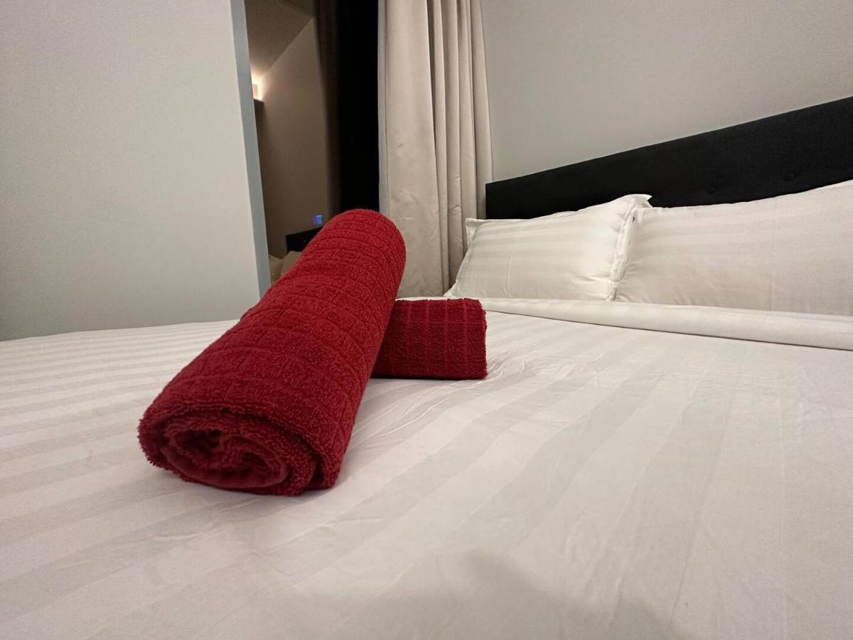 Căn hộ Two Bedroom Klcc With Rooftop Pool And View *