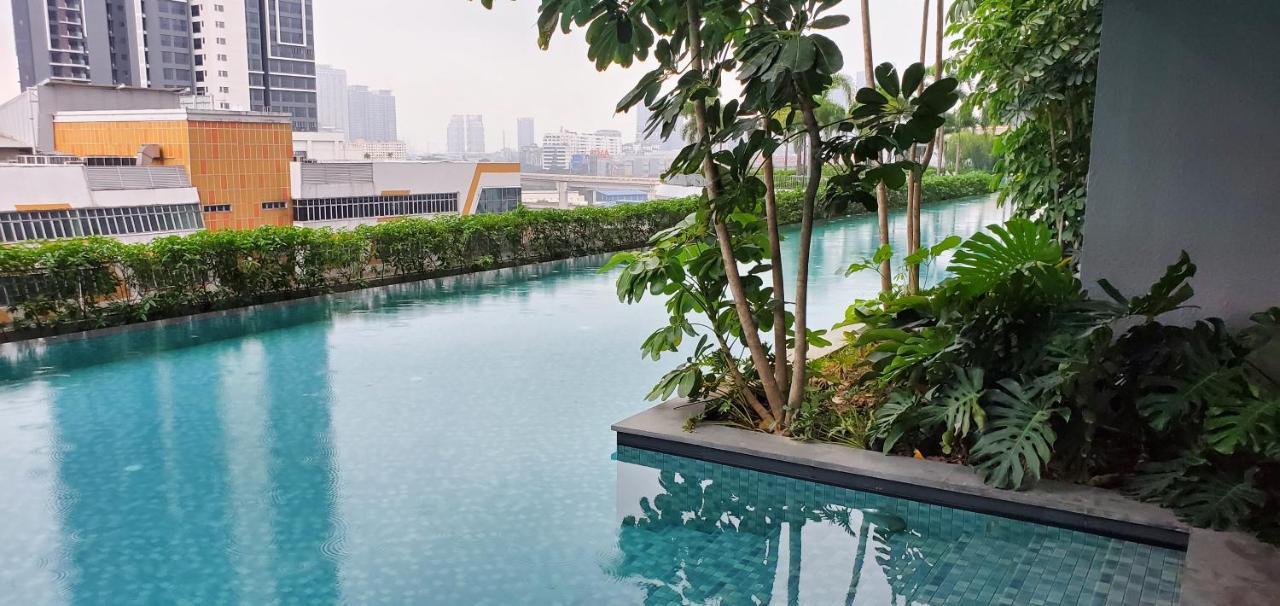 Trion Dual Key Option - Tallest Residential Tower Apartment