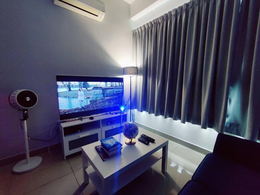 Private Lift With Kl View Netflix 500mbps Internet Cozy Space And Privacy 1bedroom 2 Beds 1 Bathroom Kuala Lumpur