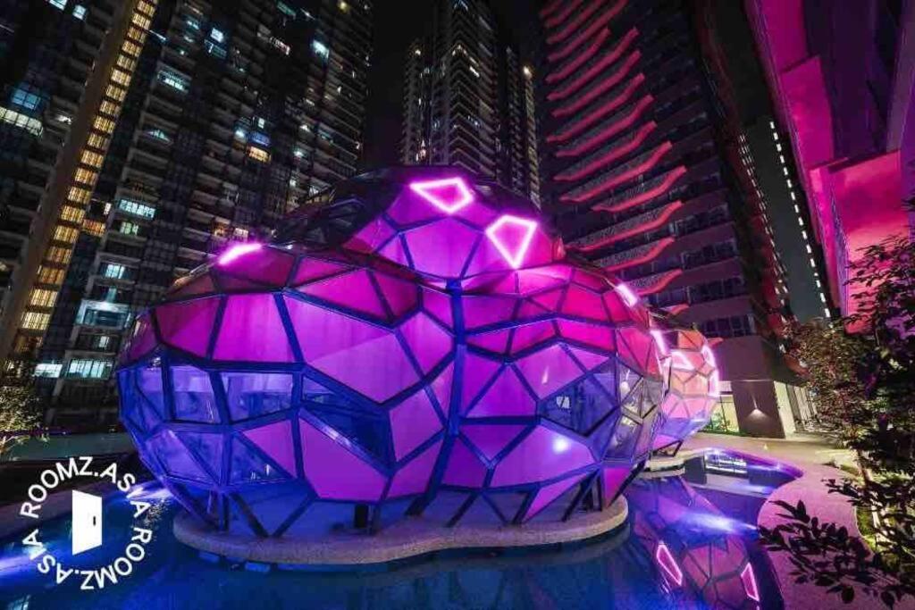 Private Lift With Kl View Netflix 500mbps Internet Cozy Space And Privacy 1bedroom 2 Beds 1 Bathroom * Kuala Lumpur