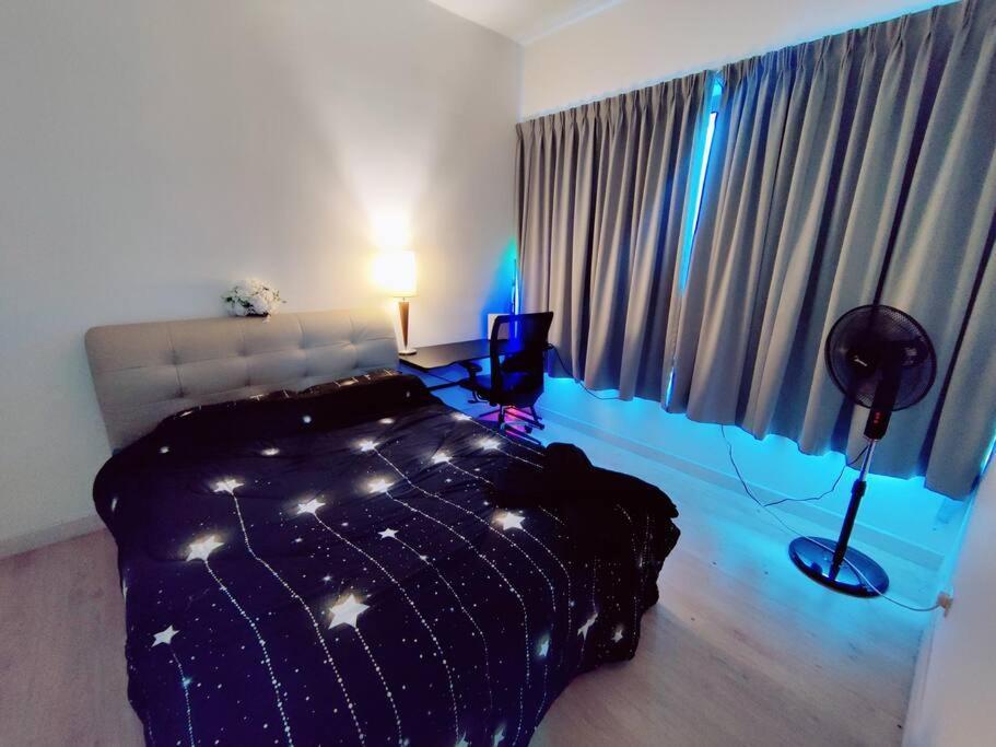 Private Lift With Kl View Netflix 500mbps Internet Cozy Space And Privacy 1bedroom 2 Beds 1 Bathroom *