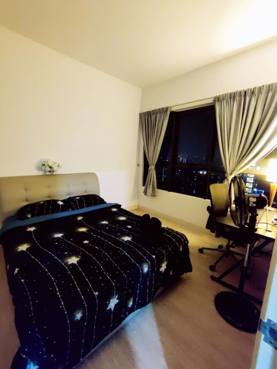 Private Lift With Kl View Netflix 500mbps Internet Cozy Space And Privacy 1bedroom 2 Beds 1 Bathroom * Kuala Lumpur
