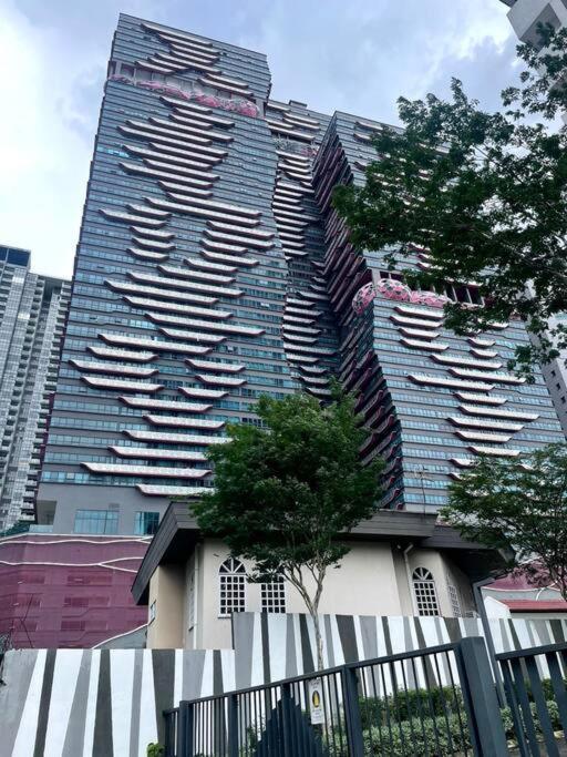 Private Lift With Kl View Netflix 500mbps Internet Cozy Space And Privacy 1bedroom 2 Beds 1 Bathroom *