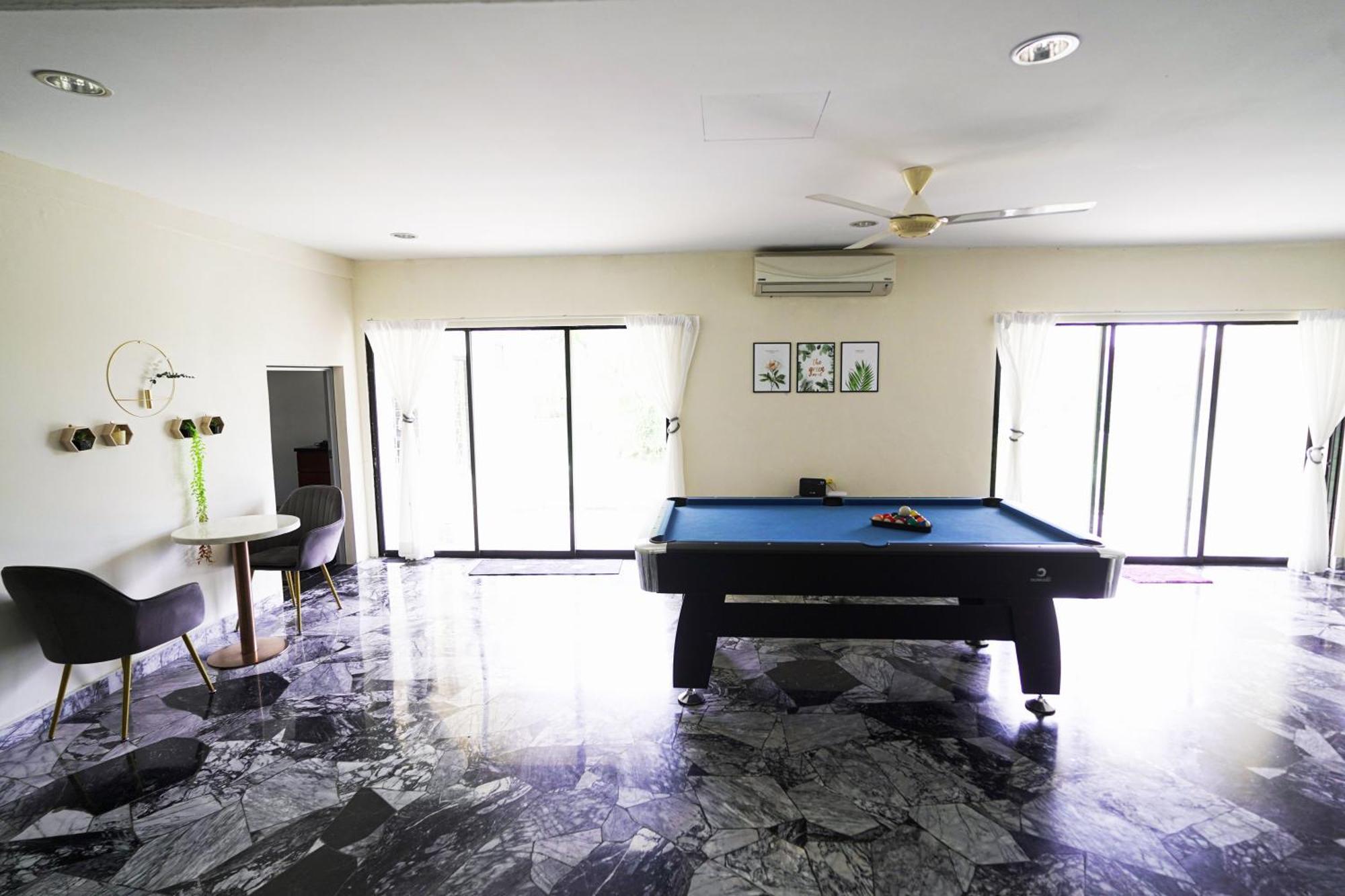 Villa 30 Pax Oug Bungalow With Swimming Pool Kuala Lumpur