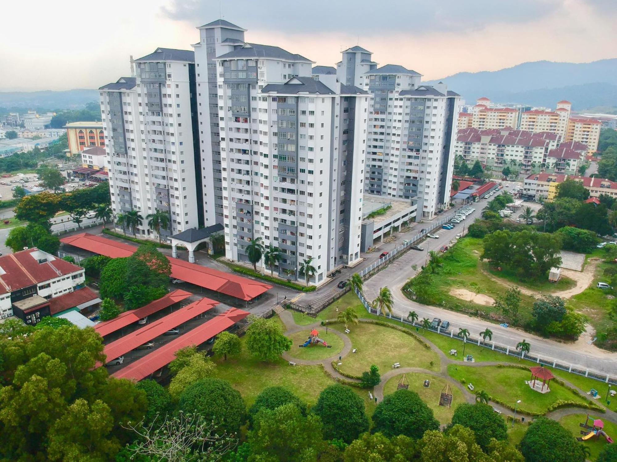 Suria Kipark Damansara 3r2b 950sq Ft * Kuala Lumpur