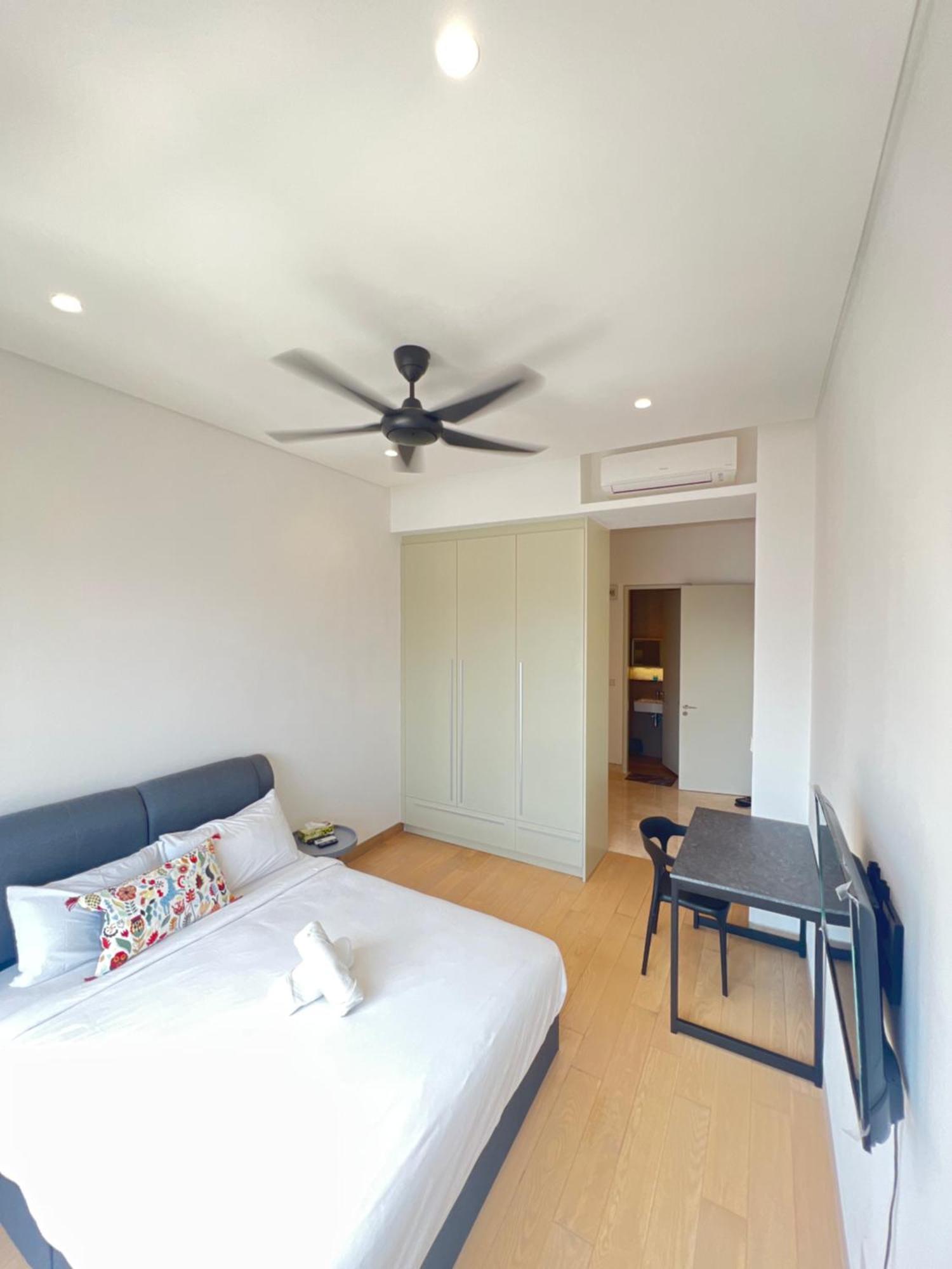 Bbcc At Lucentia Apartment *
