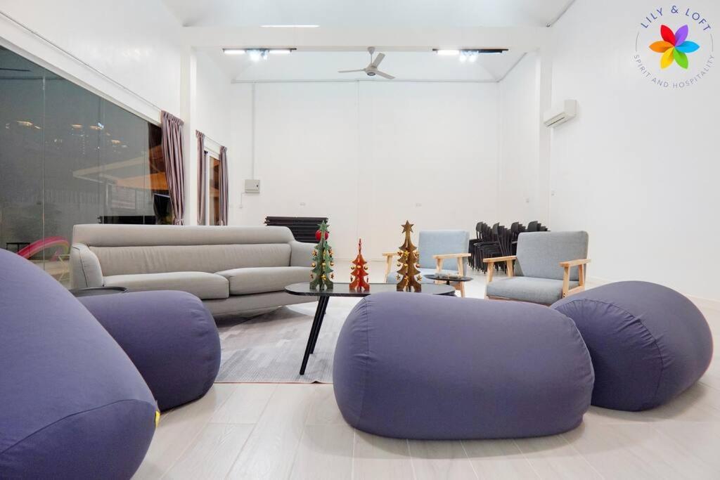 Villa 30p White House Retreat - Pool & Event Hall Kuala Lumpur