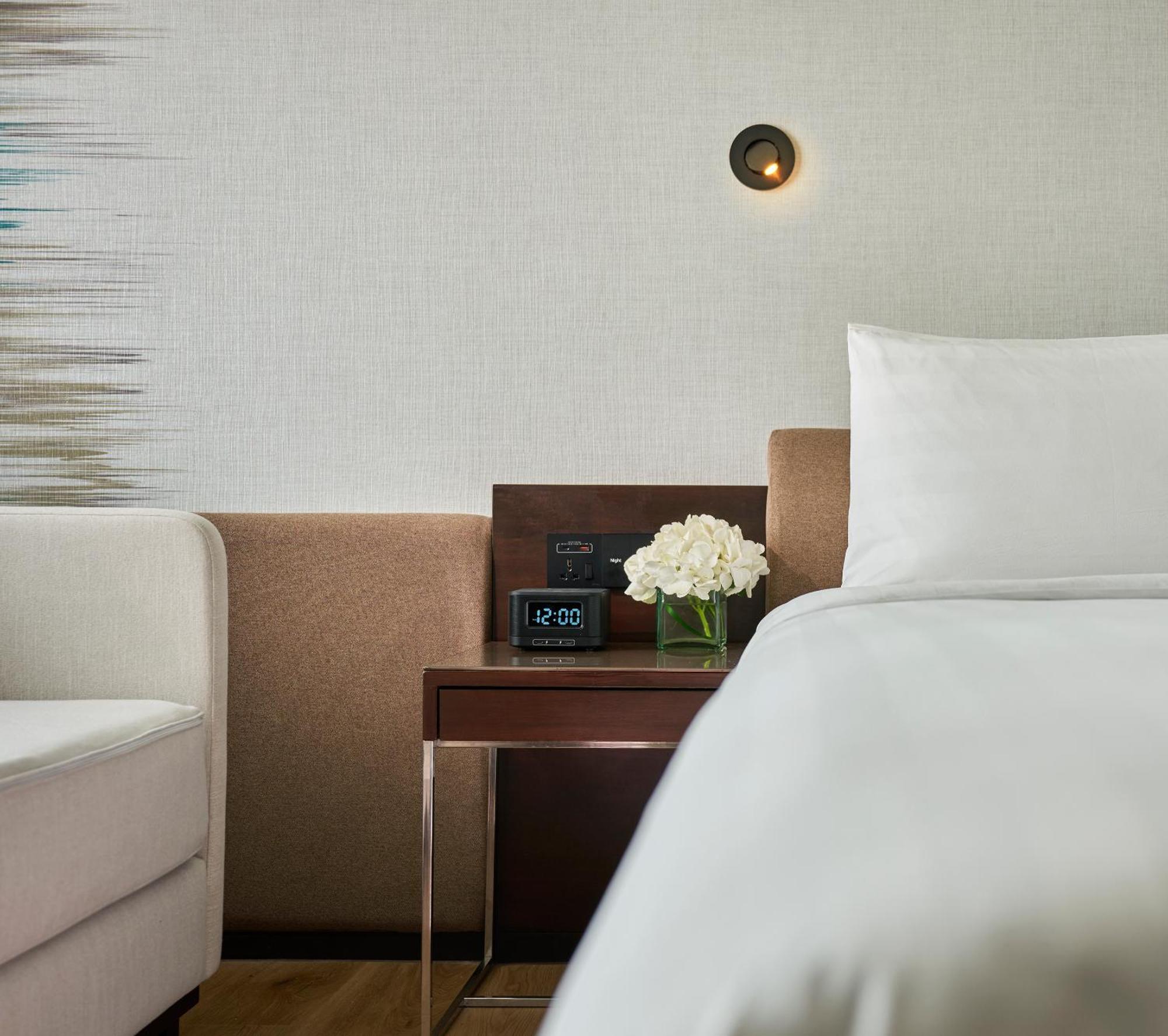 Traders Hotel, Hotel 5*