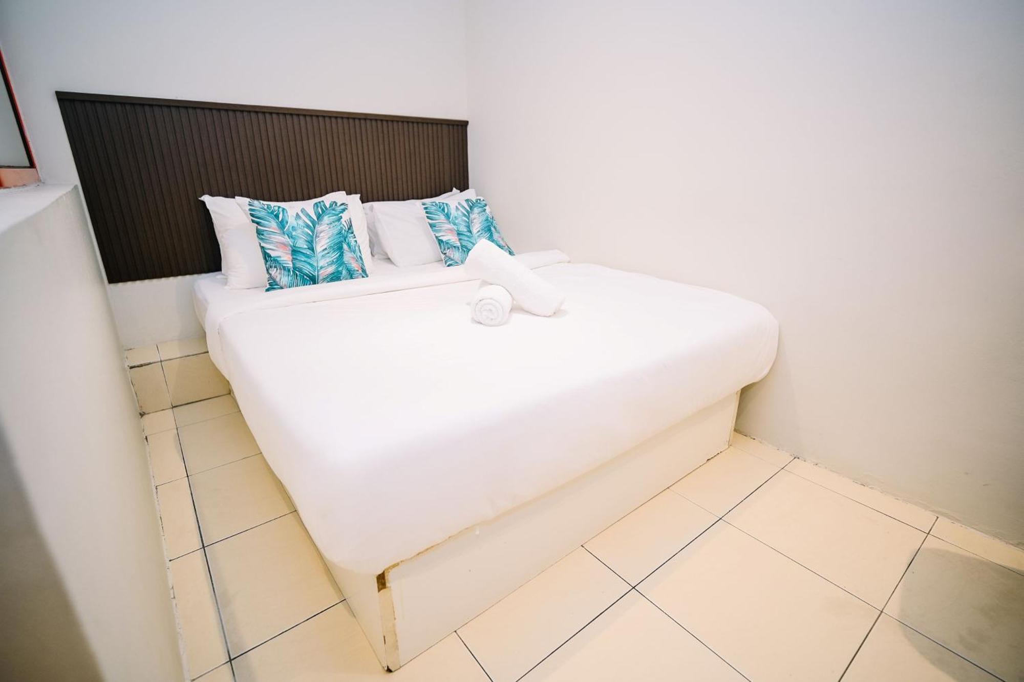 Swing & Pillows - Kl Kuchai Hotel Kuala Lumpur