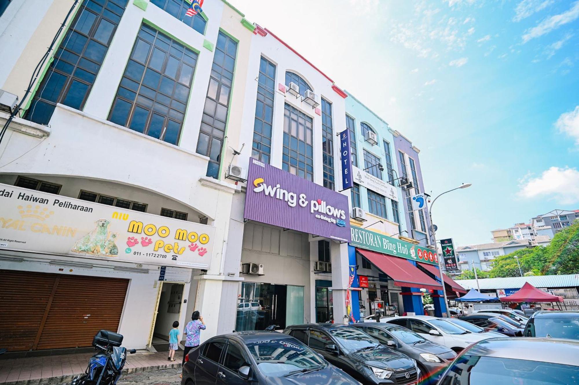 Swing & Pillows - Kl Kuchai Hotel