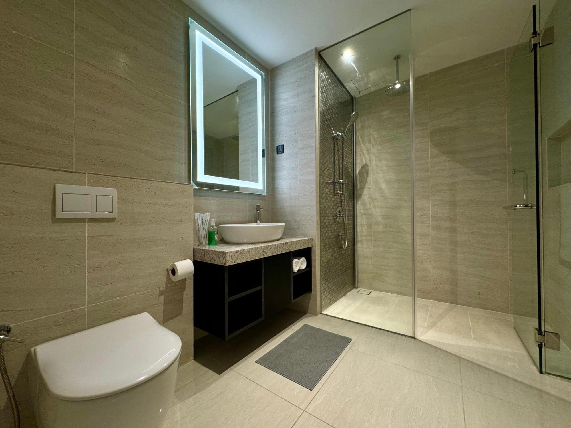 Twin Tower Luxury Service * Kuala Lumpur