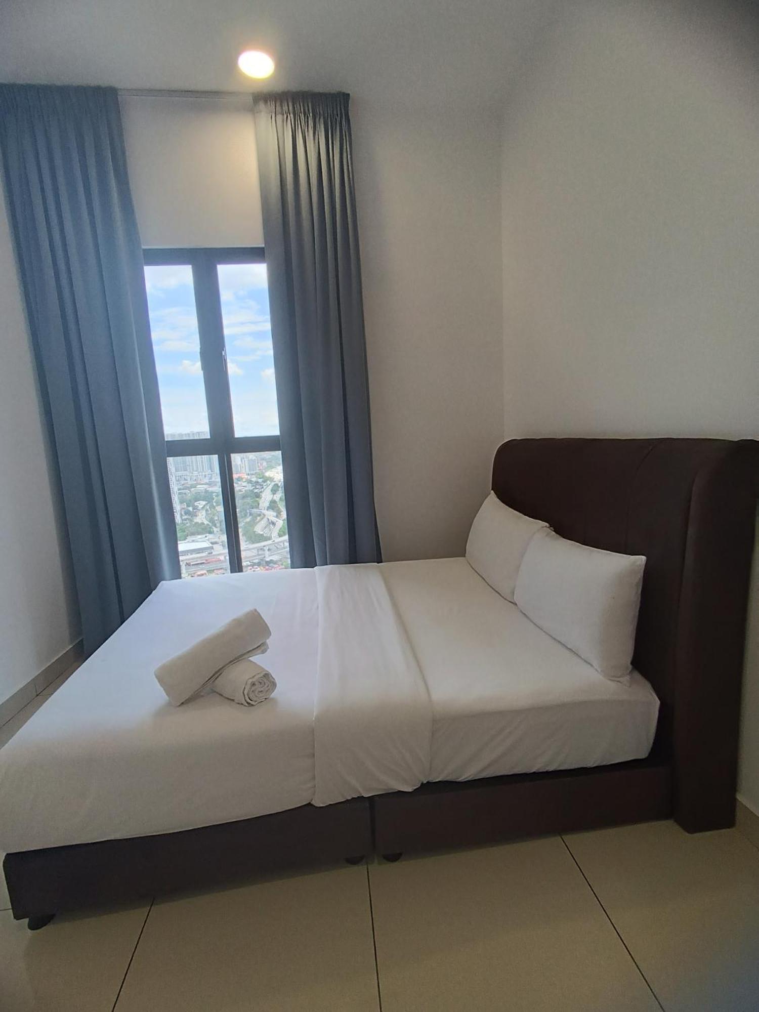Trion By Azure Apartment *
