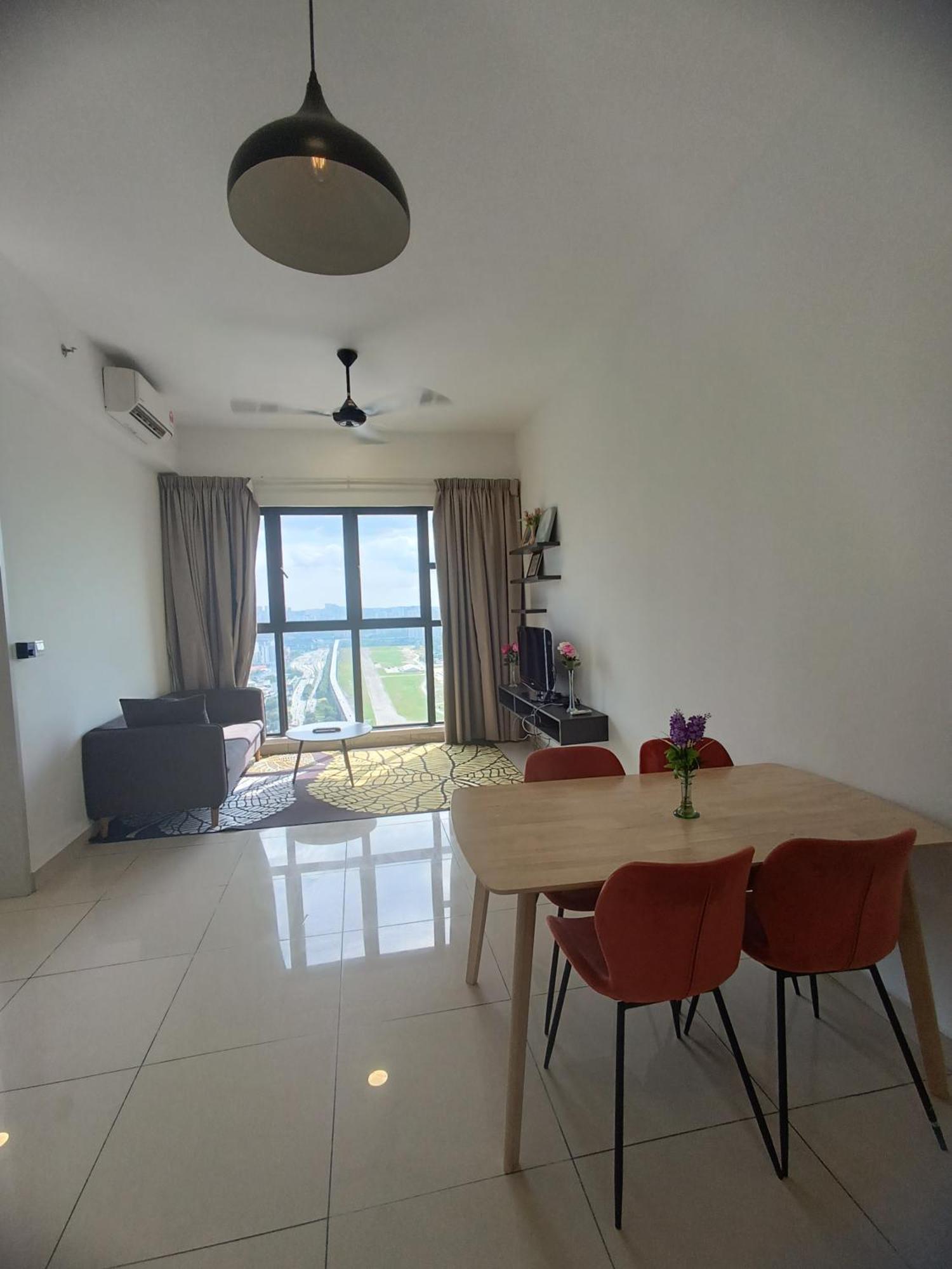 Trion By Azure Apartment