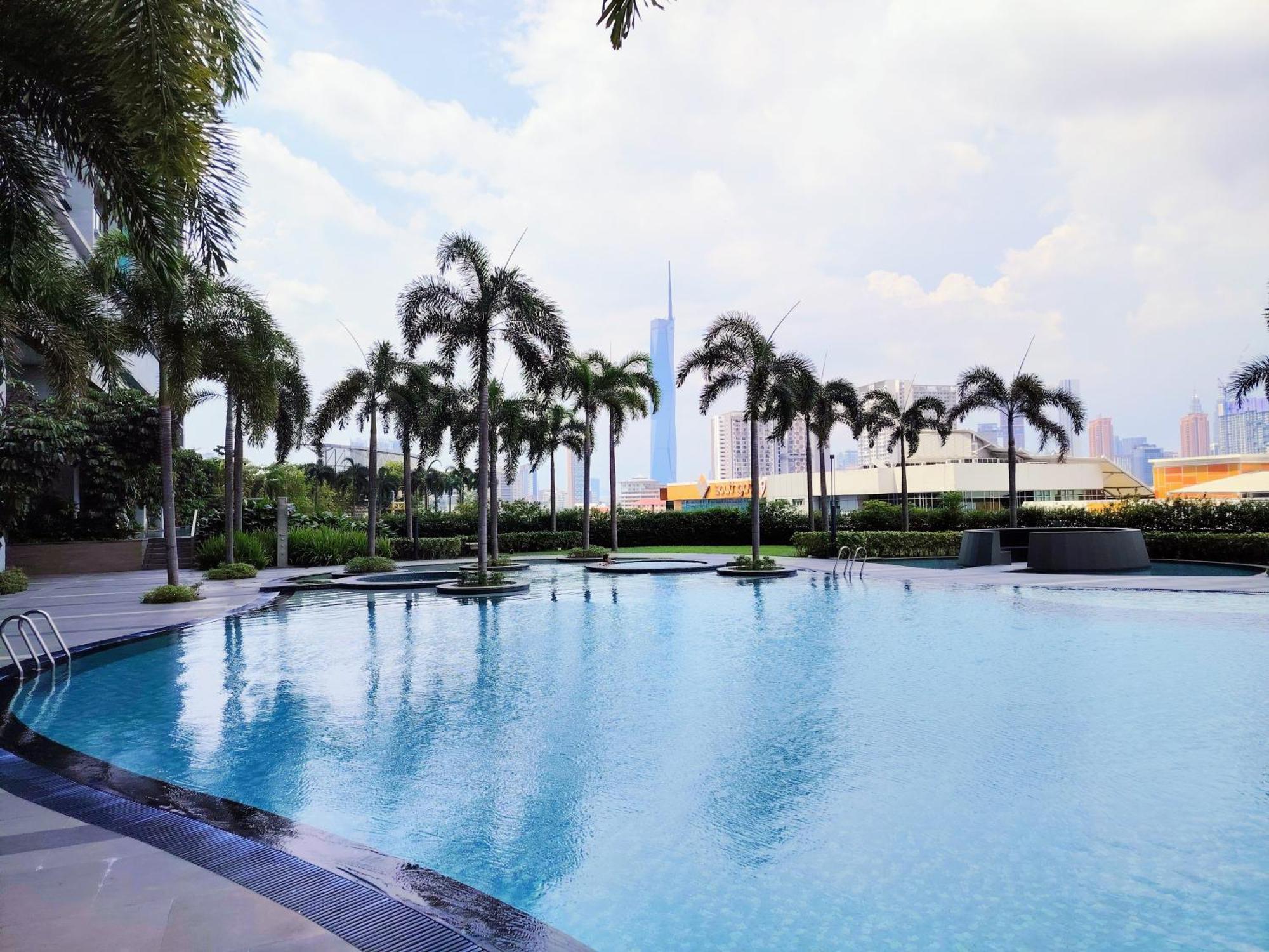 Trion By Azure Apartment