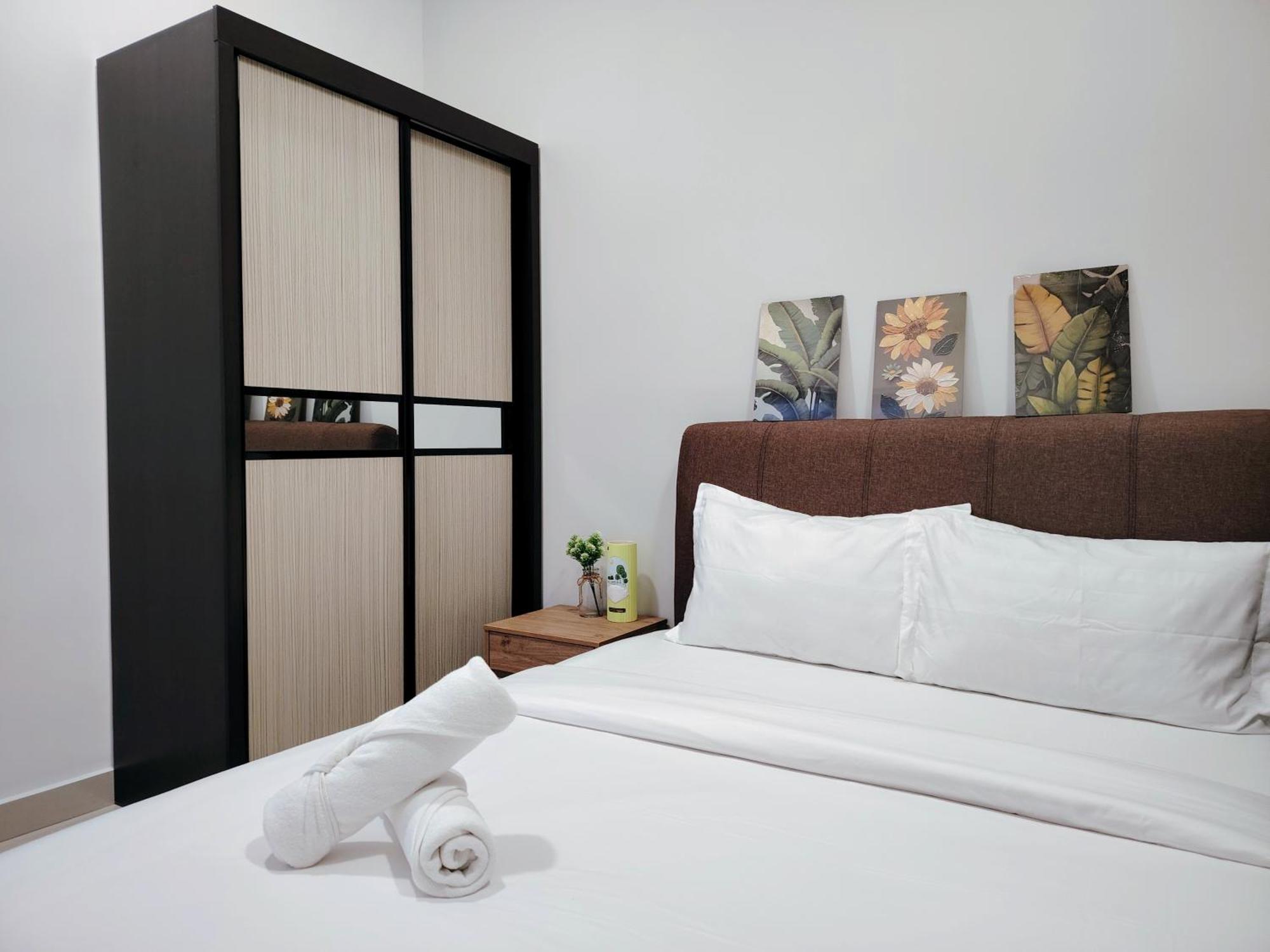 Trion By Azure Apartment