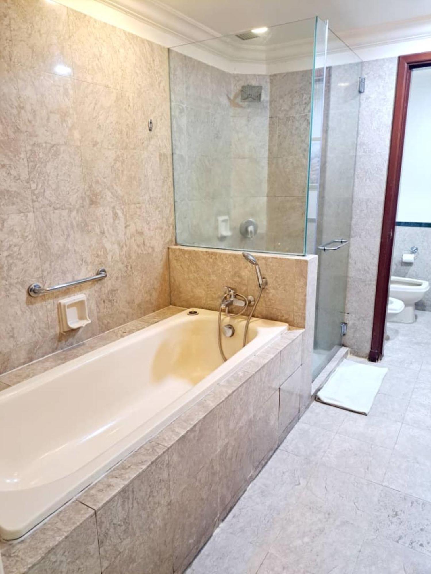 Apartment Famous Service At Times Square Kl