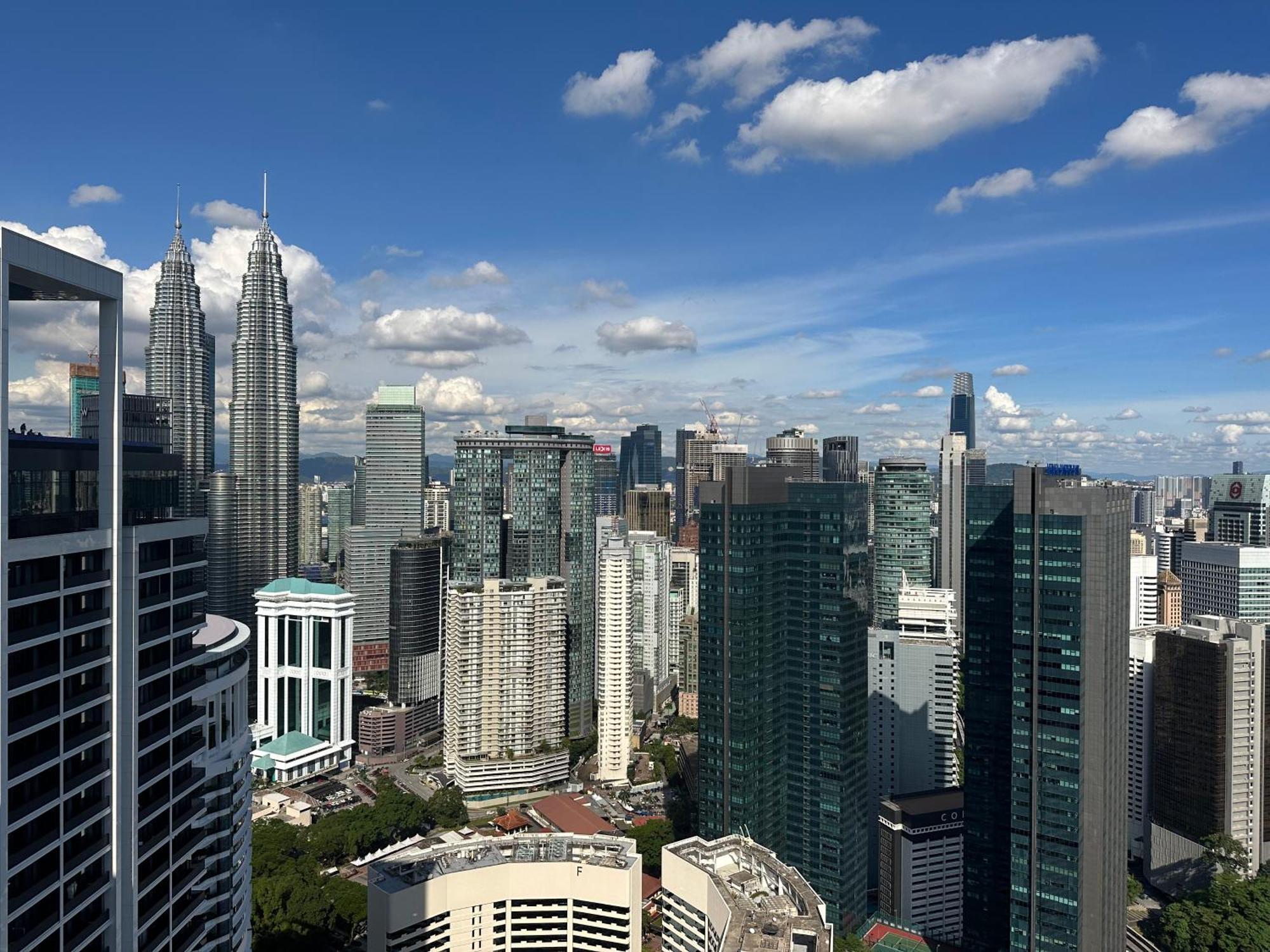 The Platinum By Skyscraper Apartment