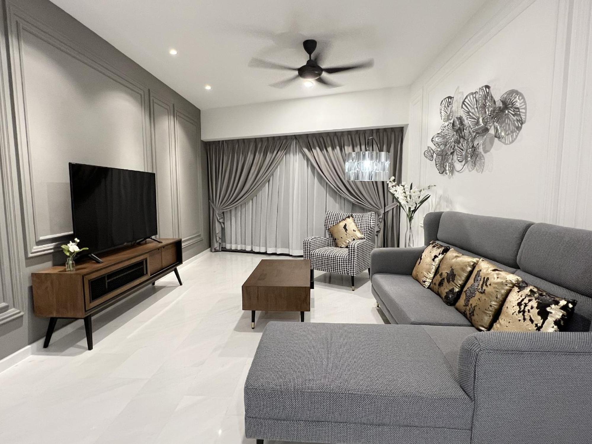 The Eaton Residences By Times 8 Apartment *
