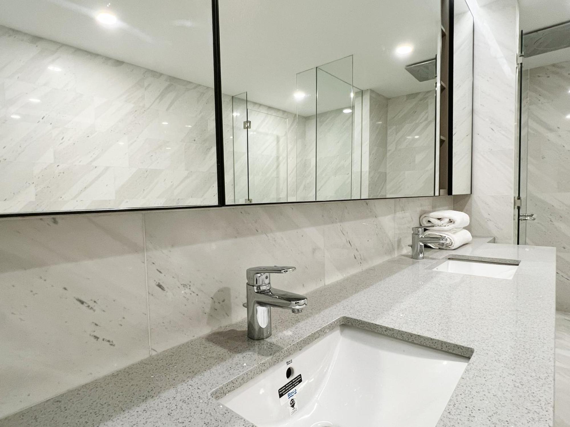 Apartment The Eaton Residences By Times 8