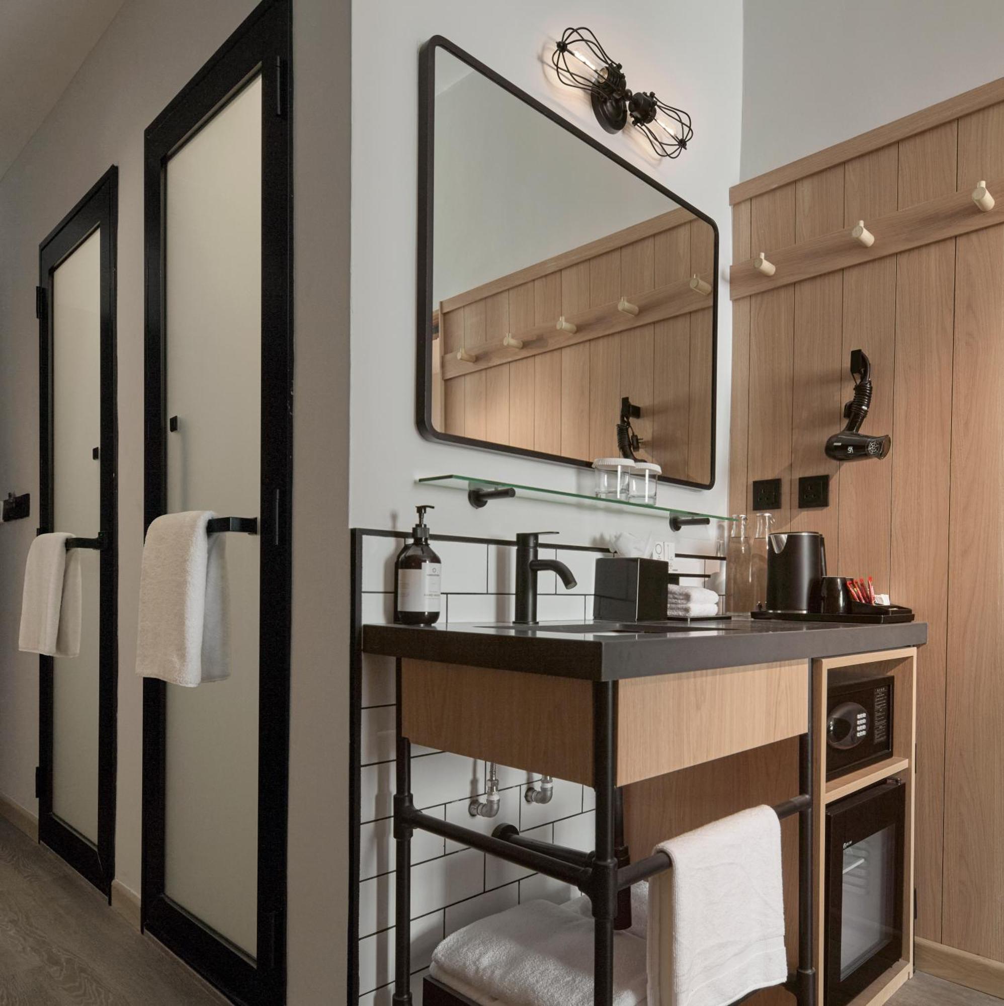 Moxy Chinatown Hotel