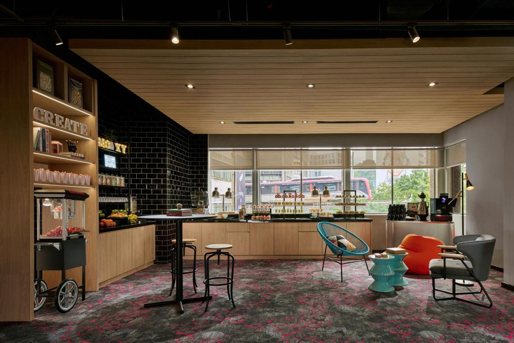 Hotel Moxy Chinatown 4*
