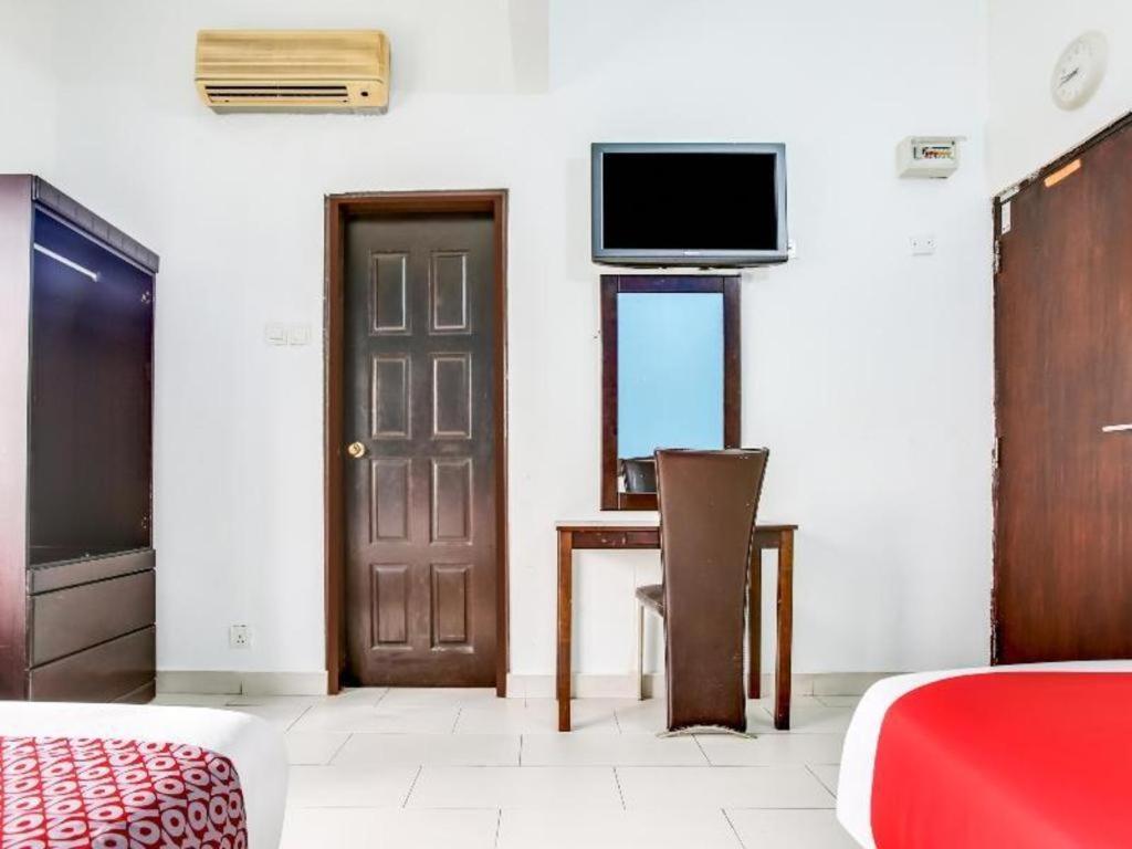 Hotel Oyo 89571 Eco Palace