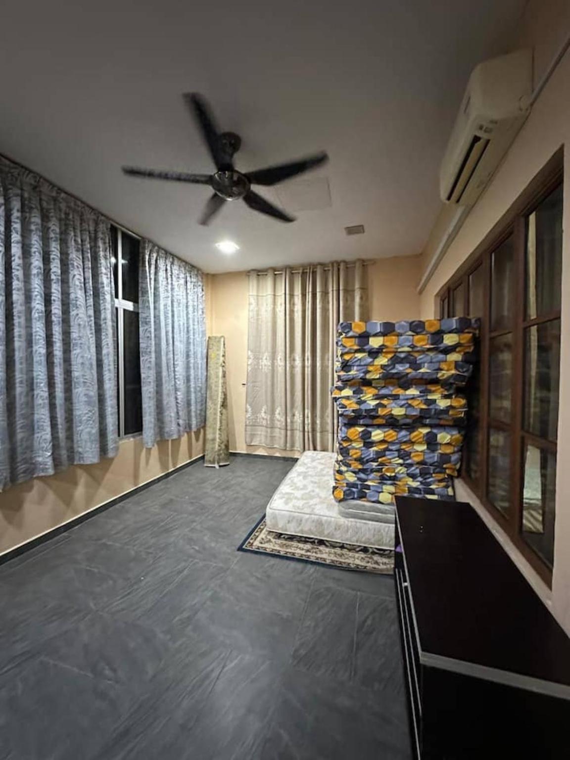 Pinggir Ttdi Damansara For Big Group Up To 35 Pax * Kuala Lumpur