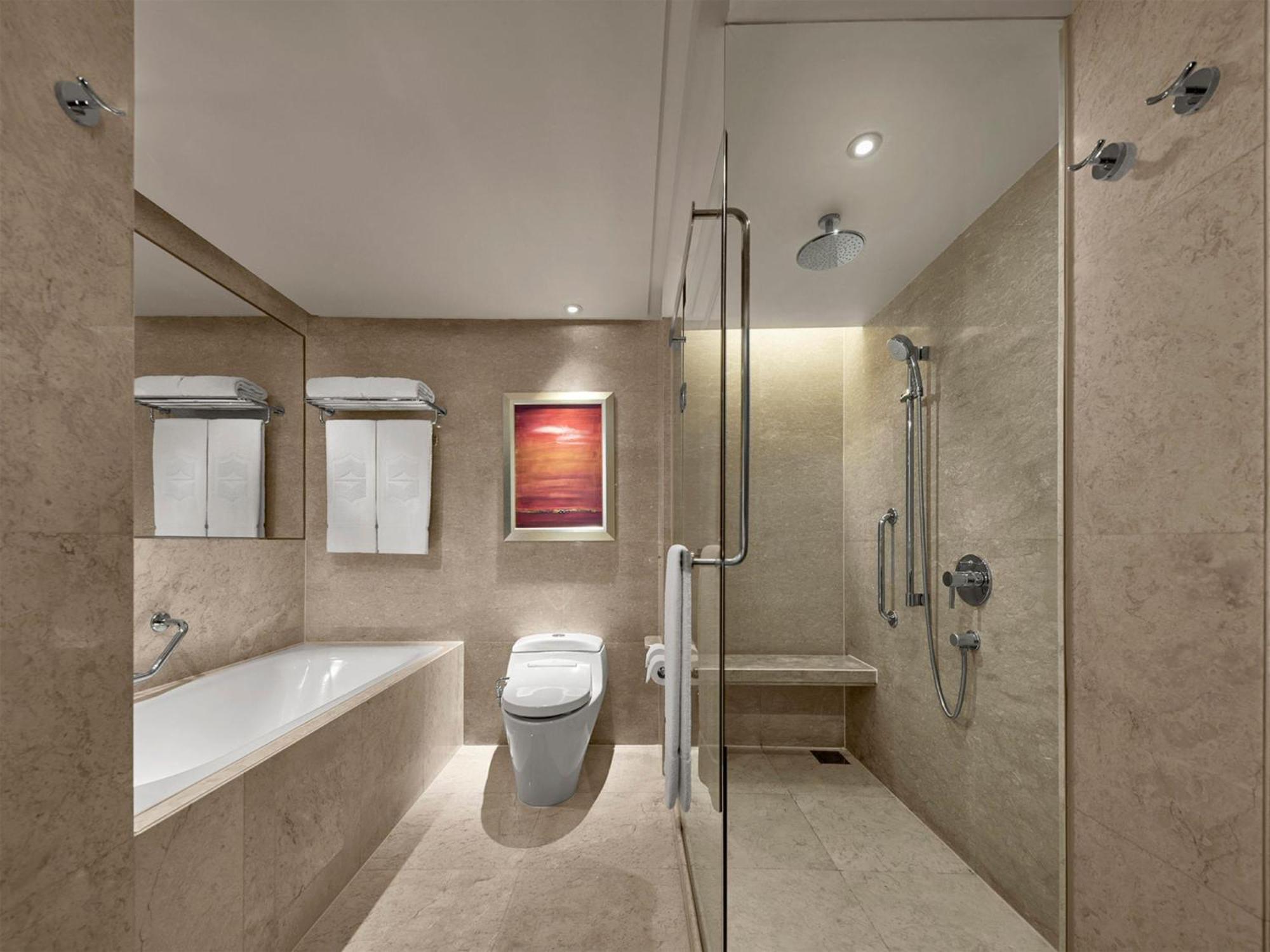 Shangri-la Hotel 5*