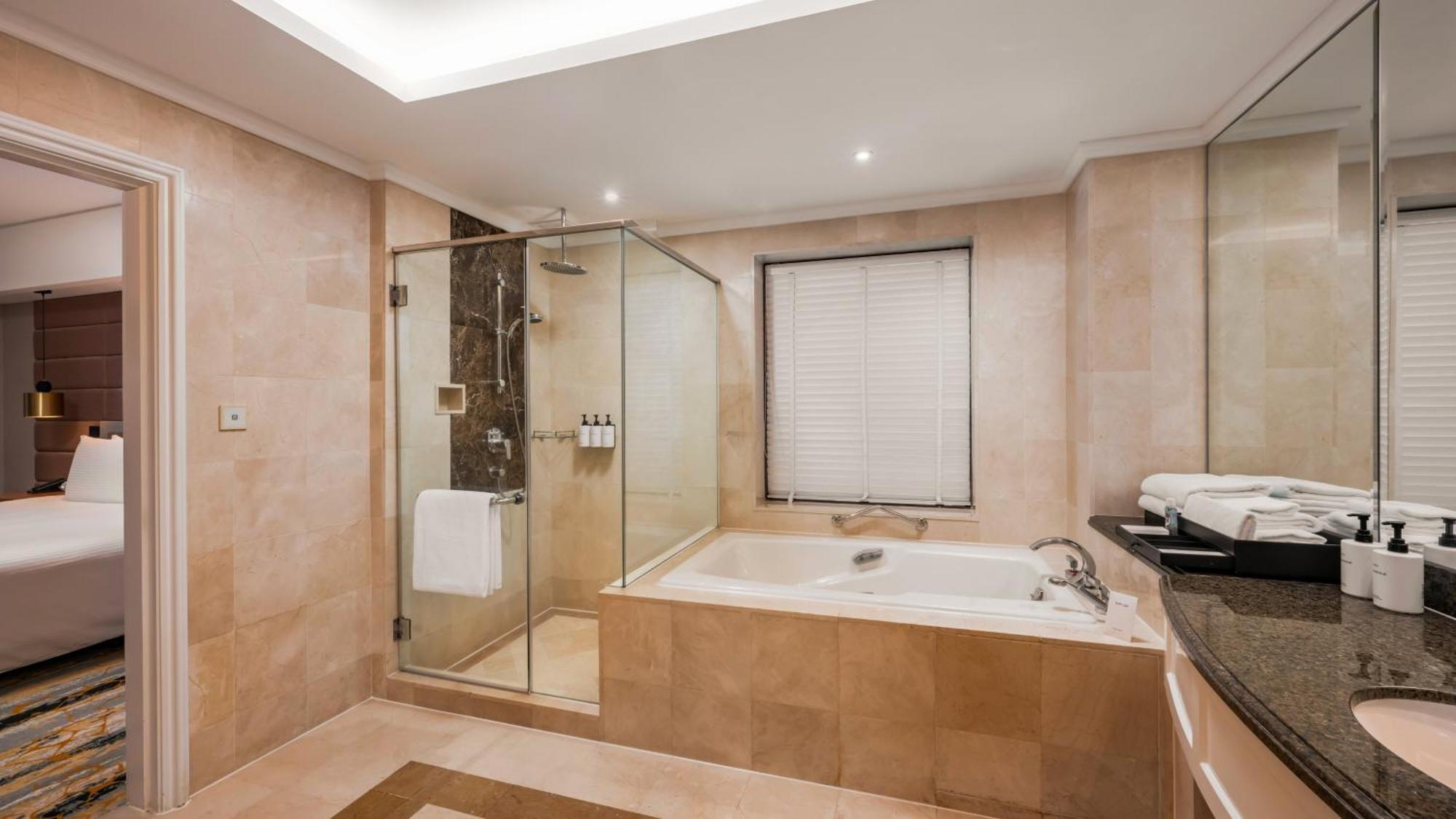 Intercontinental By Ihg 5*