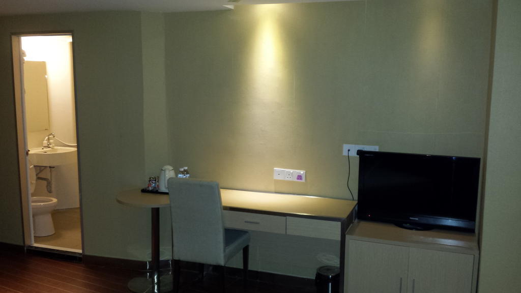 Hotel Aira 2*