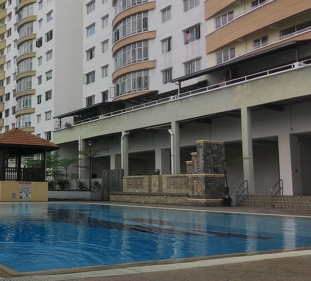 Putra Majestik Apartamento *