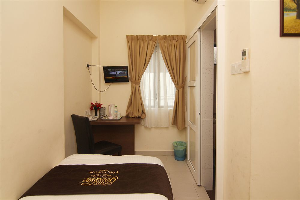 Naka Hotel 2*