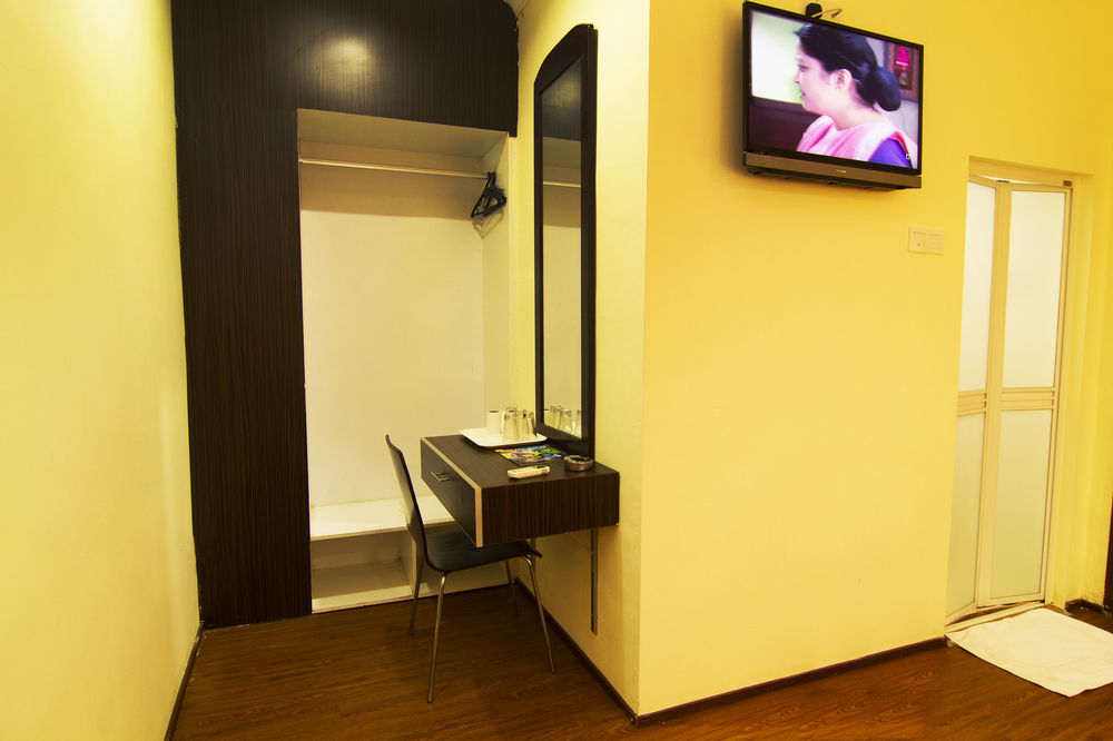Hotel Oyo 327 Buddys 2*