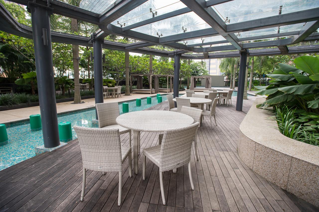 Apartment #332 Big Balcony With Stunning Twin Tower View ! *