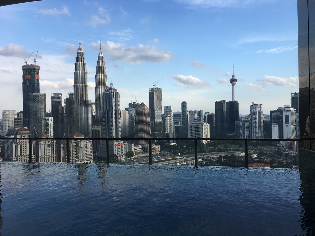 #332 Big Balcony With Stunning Twin Tower View ! Apartment *