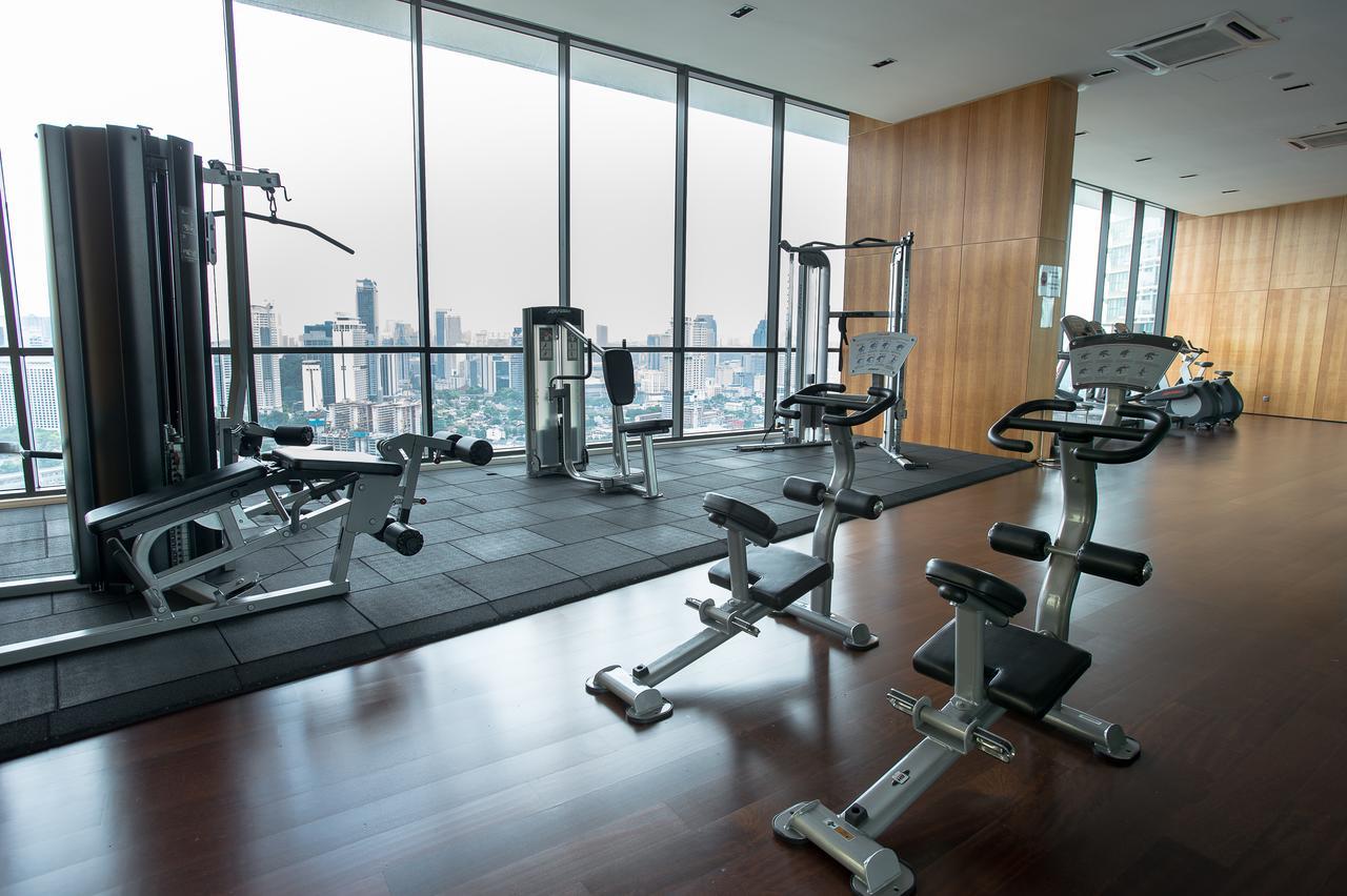 #332 Big Balcony With Stunning Twin Tower View ! Apartment