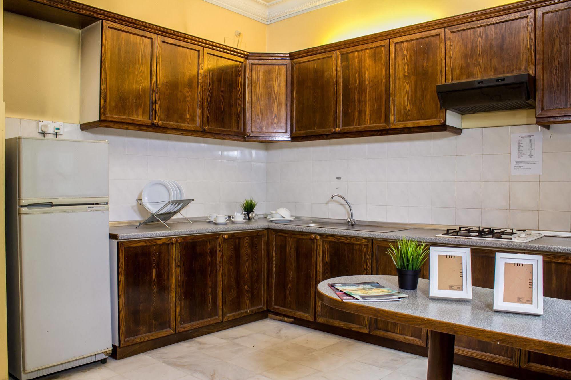 Khách sạn Duta Vista Suites