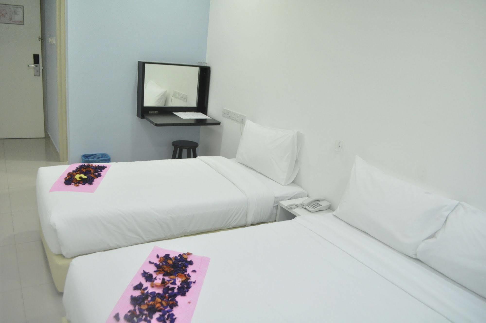 Yy48 2 Mins Walk From Masjid Jamek Lrt Station Kuala Lumpur