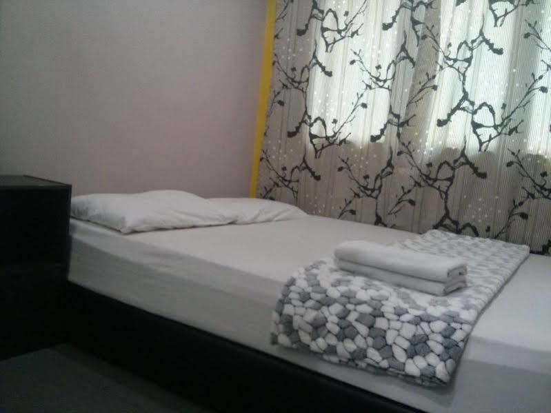 Oyo 43927 Sassana Hotel 2*