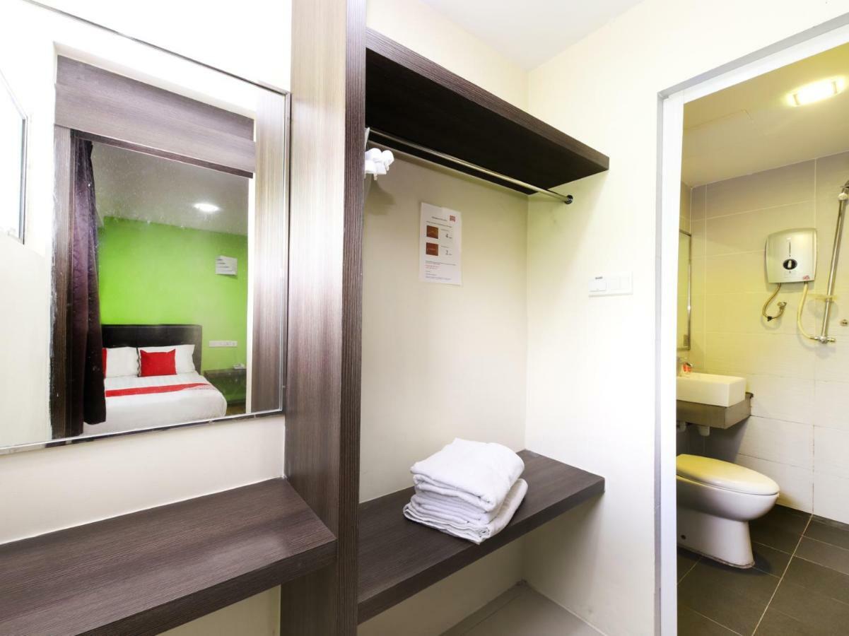 Hotel Oyo 700 Fine 2*