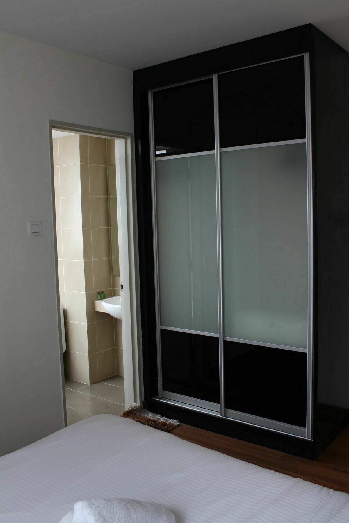 Apartment Peaceful Service At Taragon Putri Bintang