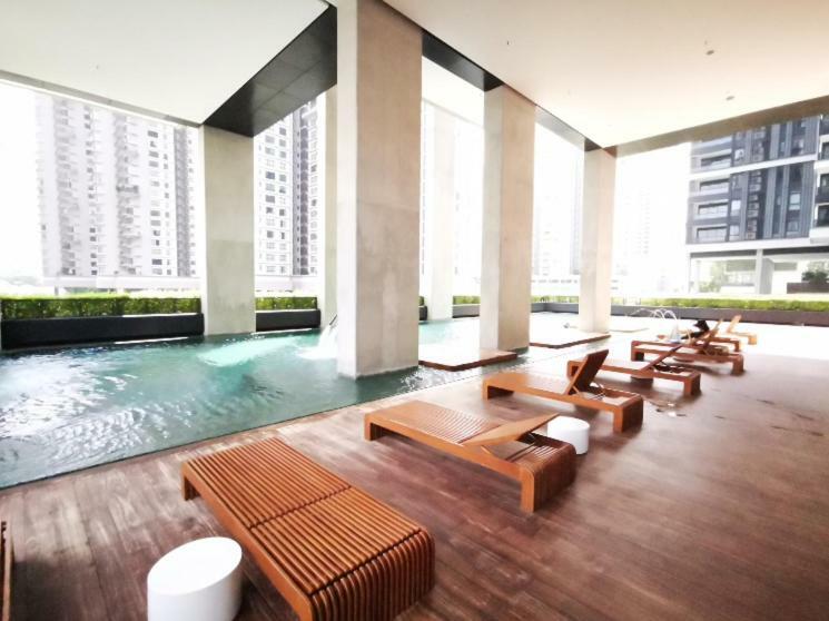 Arcoris Mont Kiara Homestay Nearby Sri Hartamas, Publika, Solaris, Ikea Damansara Pangsapuri Kuala Lumpur