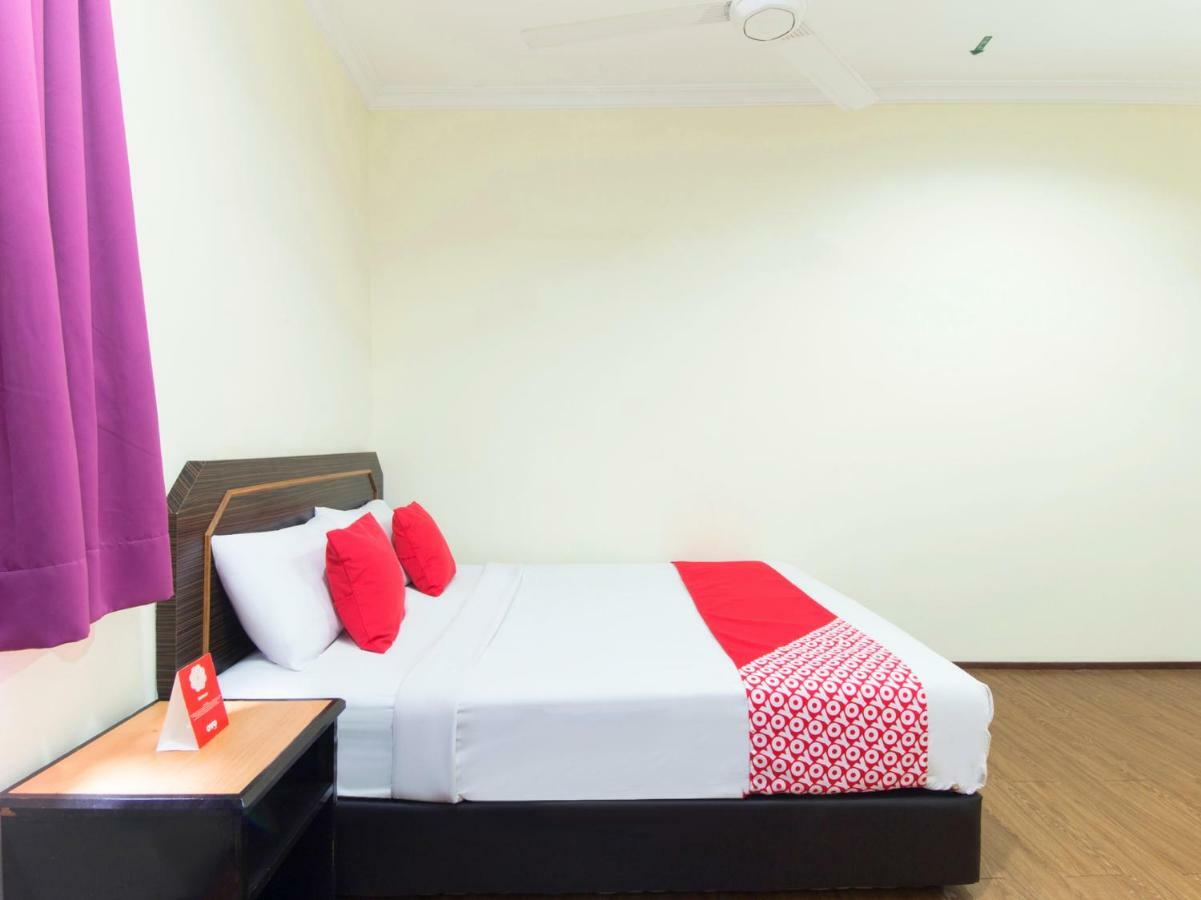 Hotel Oyo 327 Buddys 2*