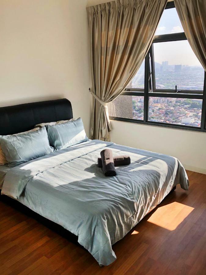 Pangsapuri Lakeville Residences *
